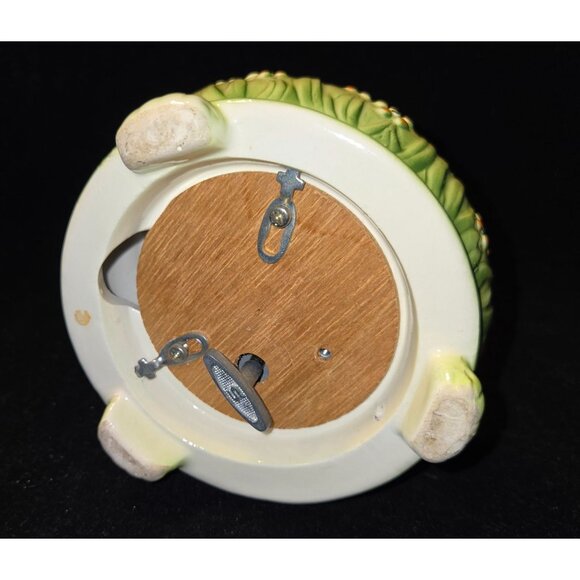 Vintage Josef Orig. Ceramic Music Box With Couple Under Umbrella, Raindrops keep - Picture 8 of 8